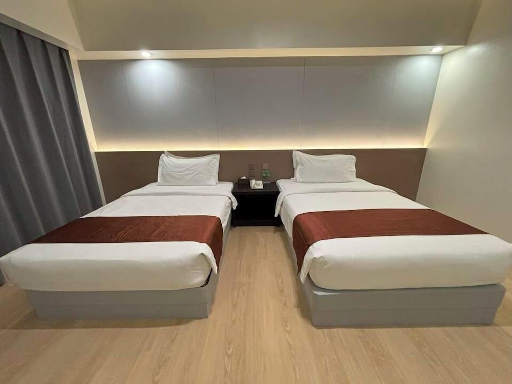 undefined Lido De Paris Hotel 8