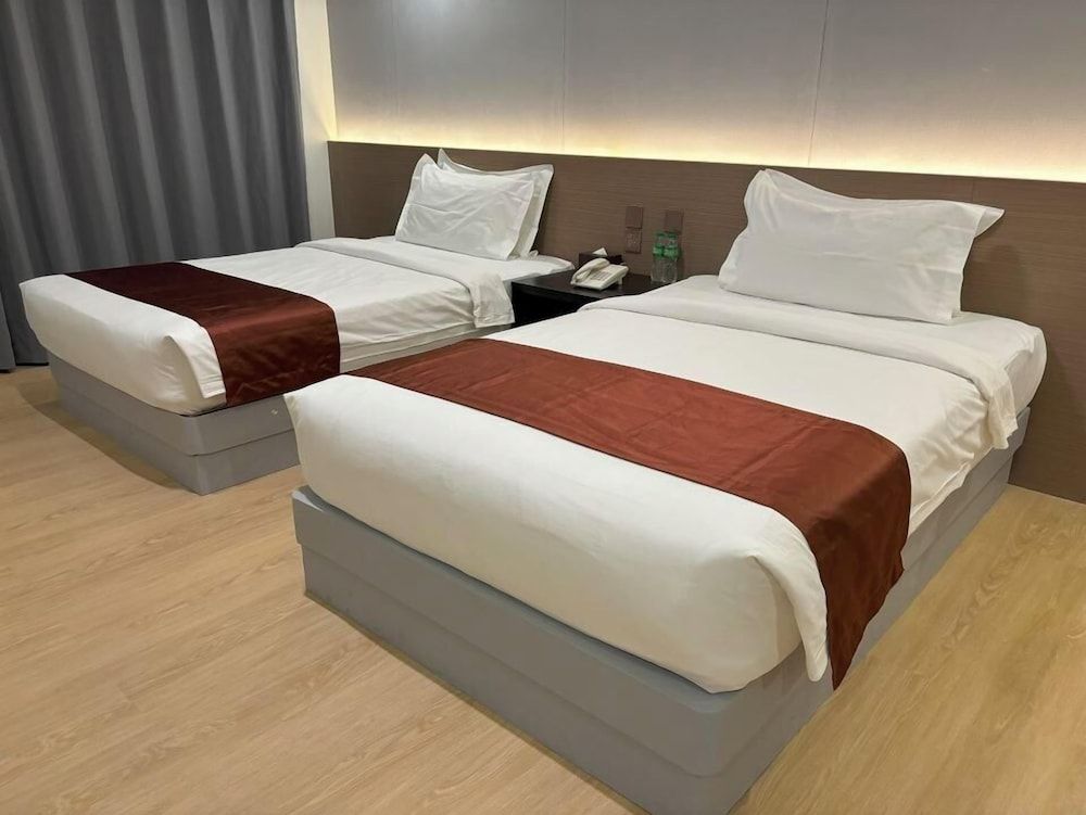 undefined Lido De Paris Hotel