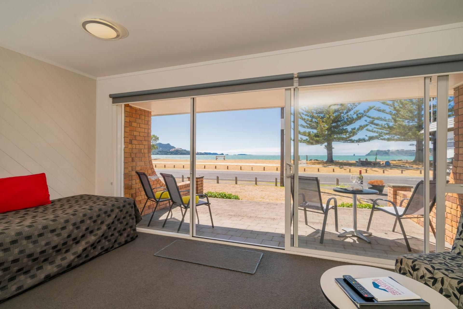 Oceanside Motel Deluxe Suite with Sea View