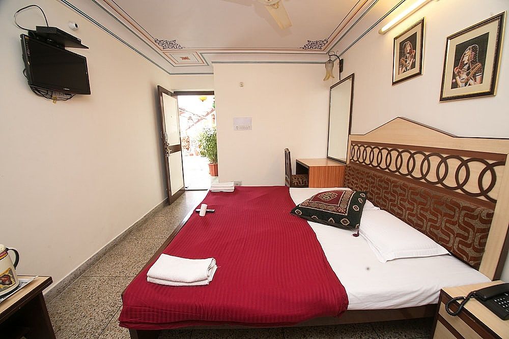 Hotel Kalyan Semi Deluxe Non AC Room 8