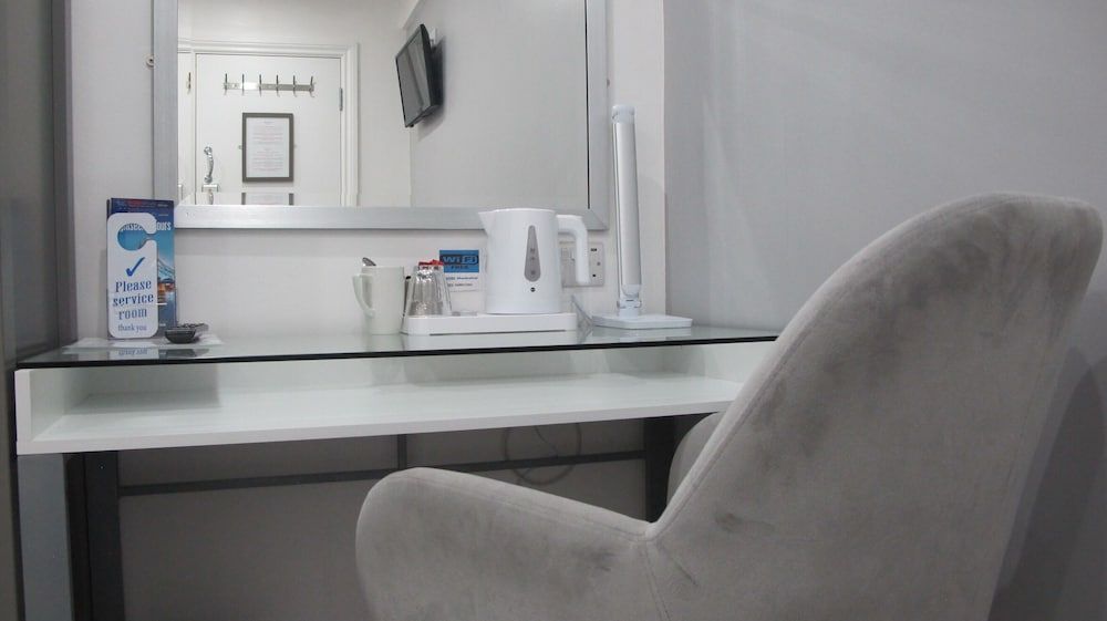 Alhambra Hotel Basic Double Room, Shared Bathroom 6