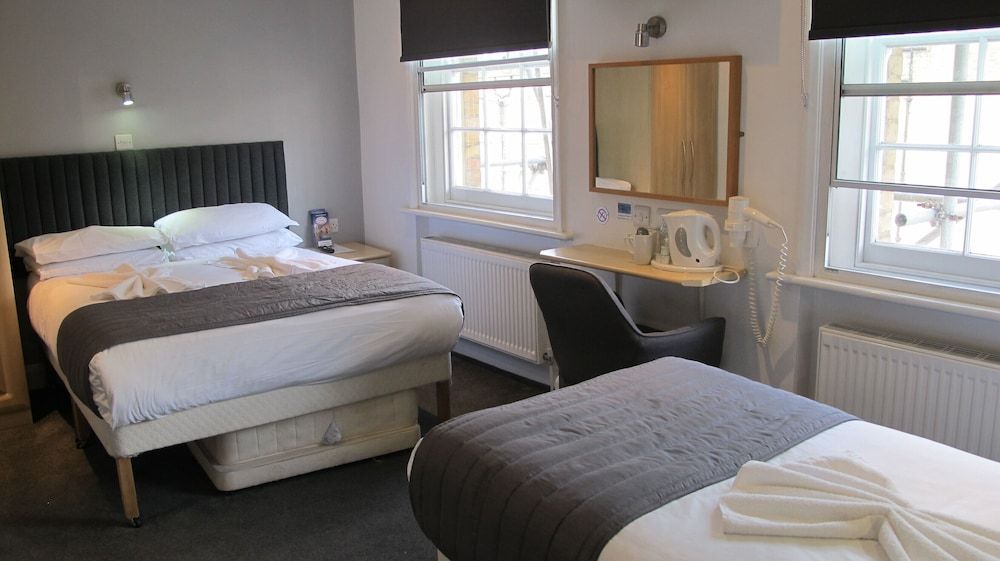 undefined Alhambra Hotel 2