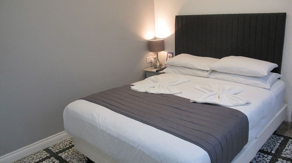 undefined Alhambra Hotel 3