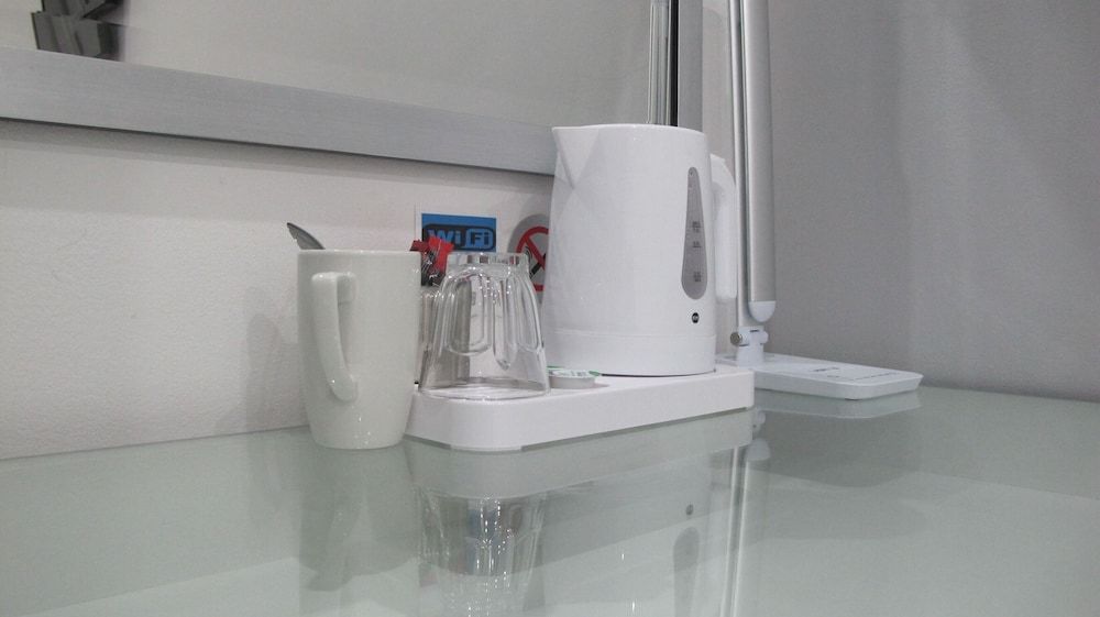 Alhambra Hotel Basic Double Room, Shared Bathroom 3