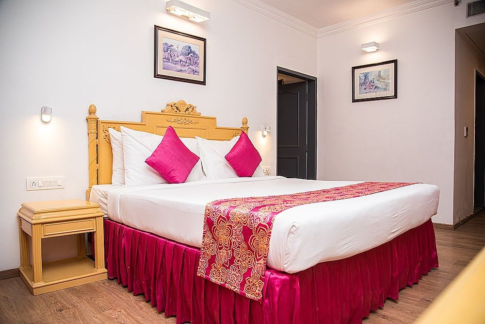 Hotel Golden Parkk SUPERIOR DELUXE KING 4