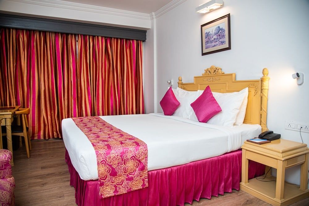 Hotel Golden Parkk SUPERIOR DELUXE KING 5