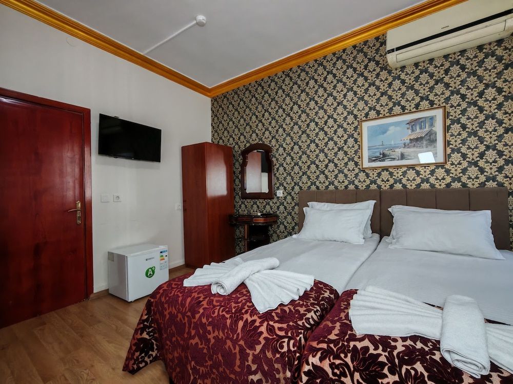 Sirkeci Emek Hotel Room 2