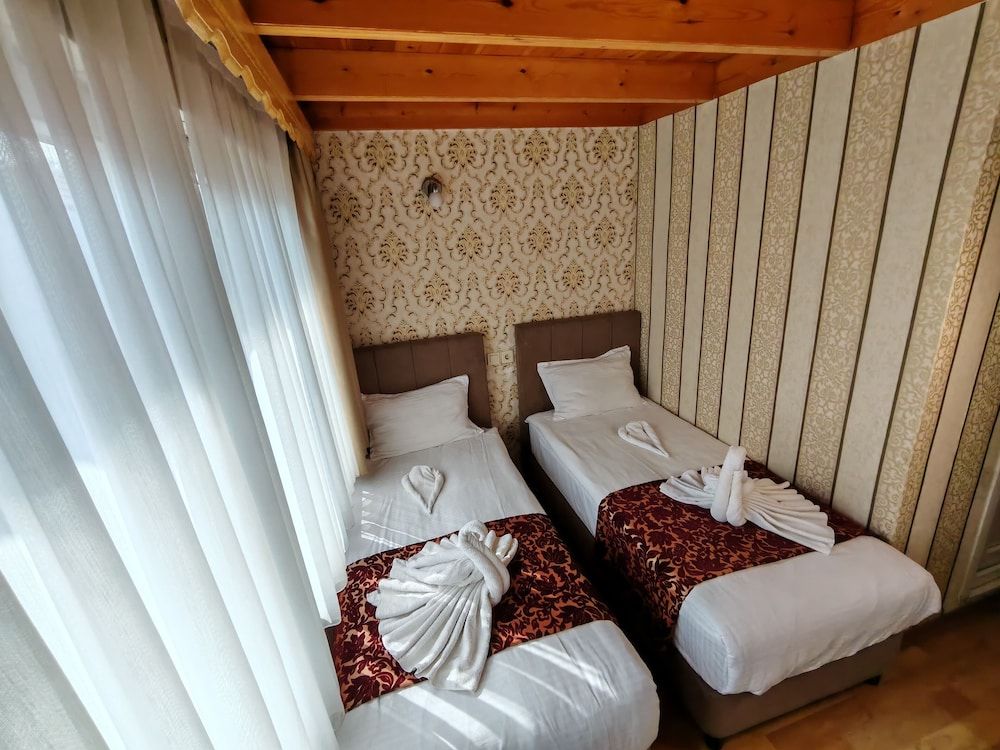 Sirkeci Emek Hotel Room 3