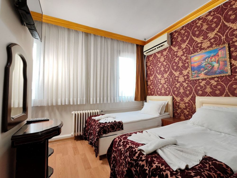 Sirkeci Emek Hotel Room