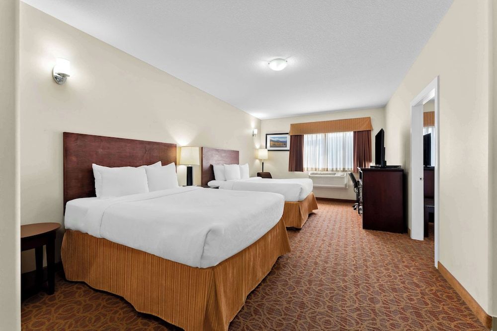 Best Western Williams Lake Hotel Suite, 3 Twin Beds, Non Smoking, Refrigerator & Microwave