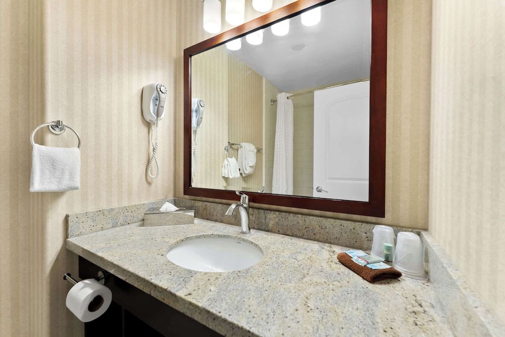 Best Western Williams Lake Hotel Standard Room, 1 King Bed, Non Smoking, Jetted Tub 4