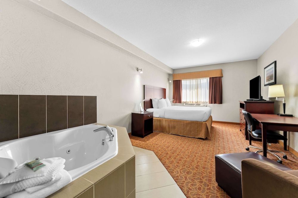 Best Western Williams Lake Hotel Standard Room, 1 King Bed, Non Smoking, Jetted Tub 2