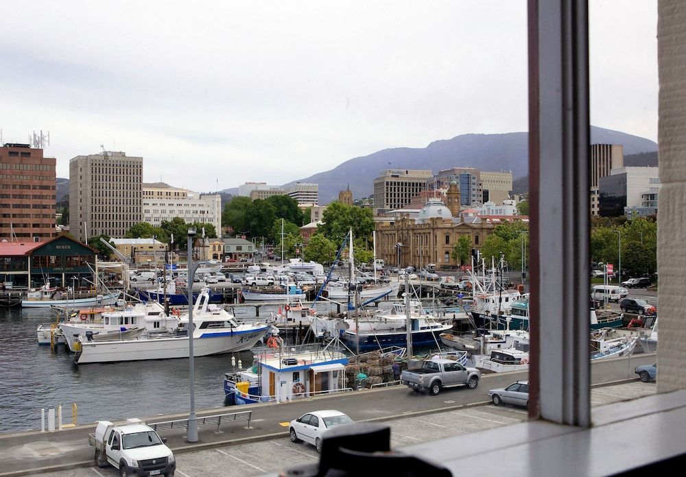 Two Bedroom Harbourside Apartment - Hunter St