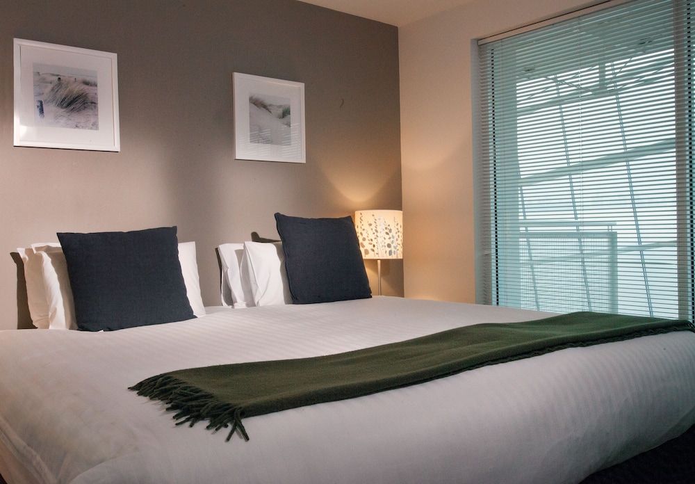 Two Bedroom Apartment - IXL Apartments