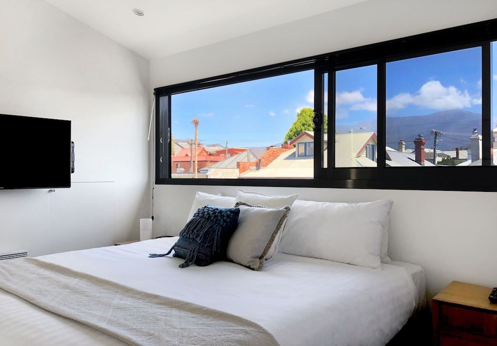 Three Bedroom South St Apartment - Battery Point