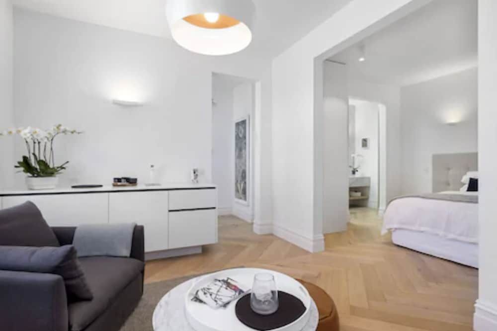 Deluxe Studio Suite