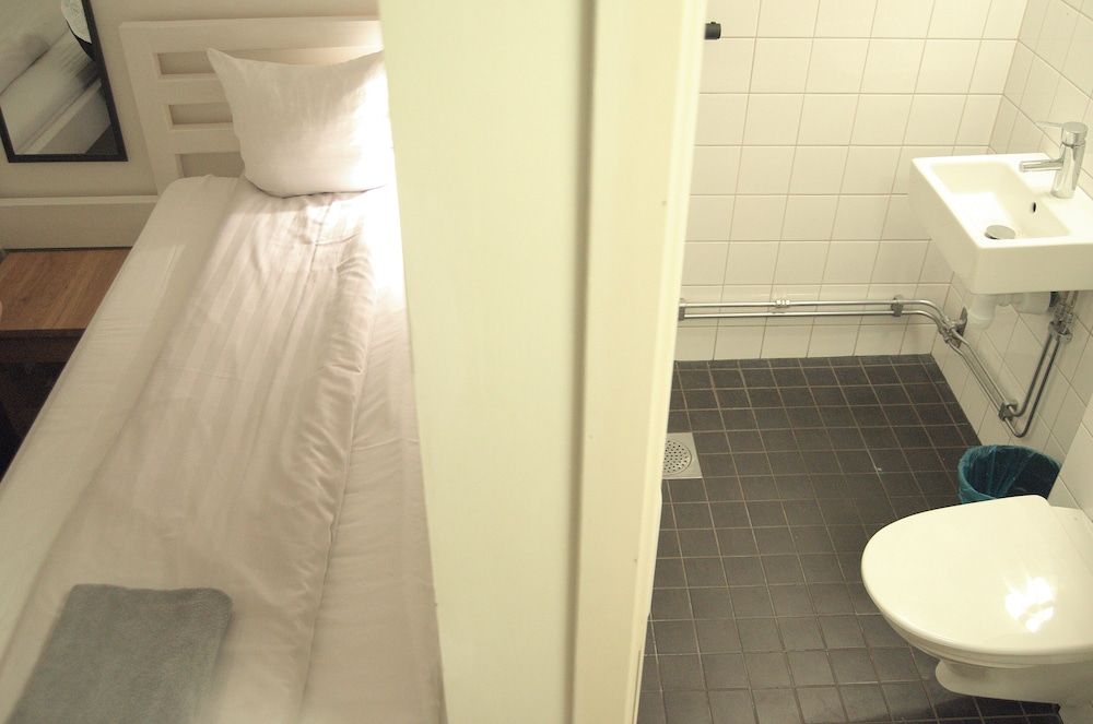 Hostel Dalagatan Basic Twin Room, Private Bathroom (no windows) 5