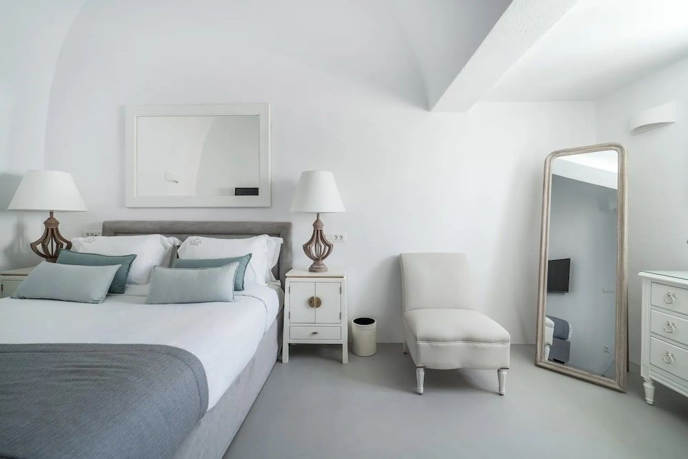 Two Bedroom Studio with private Patio, heated plunge Pool - No View
