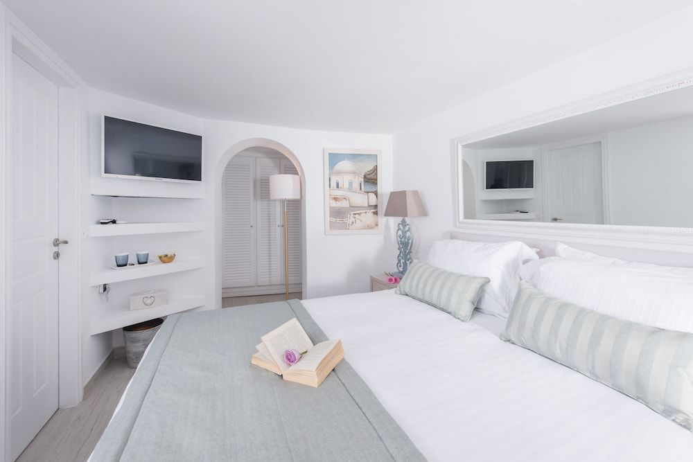 Aqua Luxury Suites Deluxe Double Room, Partial Sea View 2