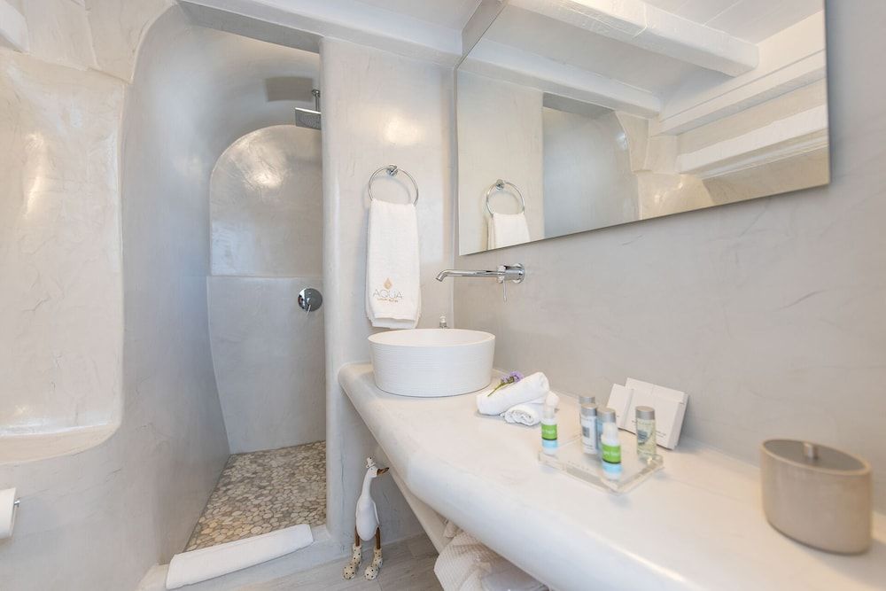 Aqua Luxury Suites Deluxe Double Room, Partial Sea View 7