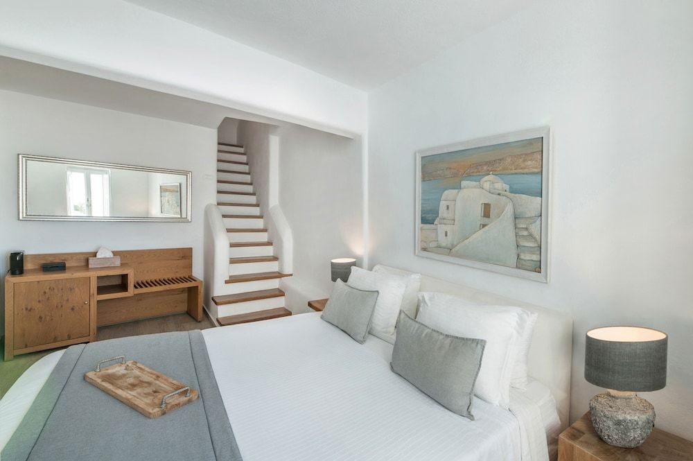 Superior Suite, Outdoor Jetted Tub, Sea View (Panoramic Caldera and Volcano View)