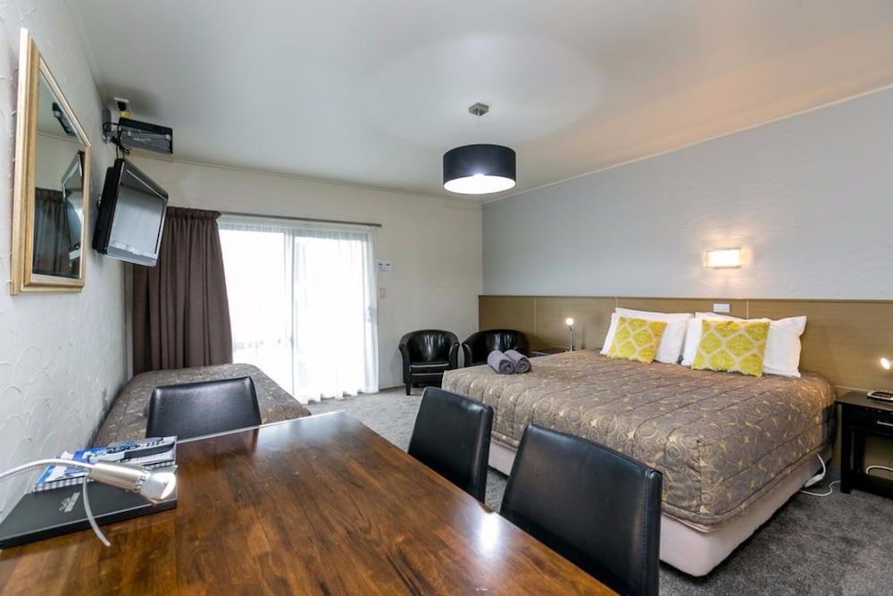 16 Northgate Motor Lodge Premier Twin Room 2