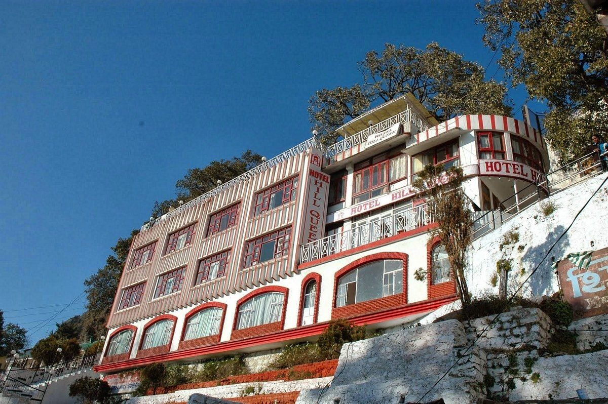 undefined Calux Hill Queen - Formerly Amara at Mall Road with Parking 8