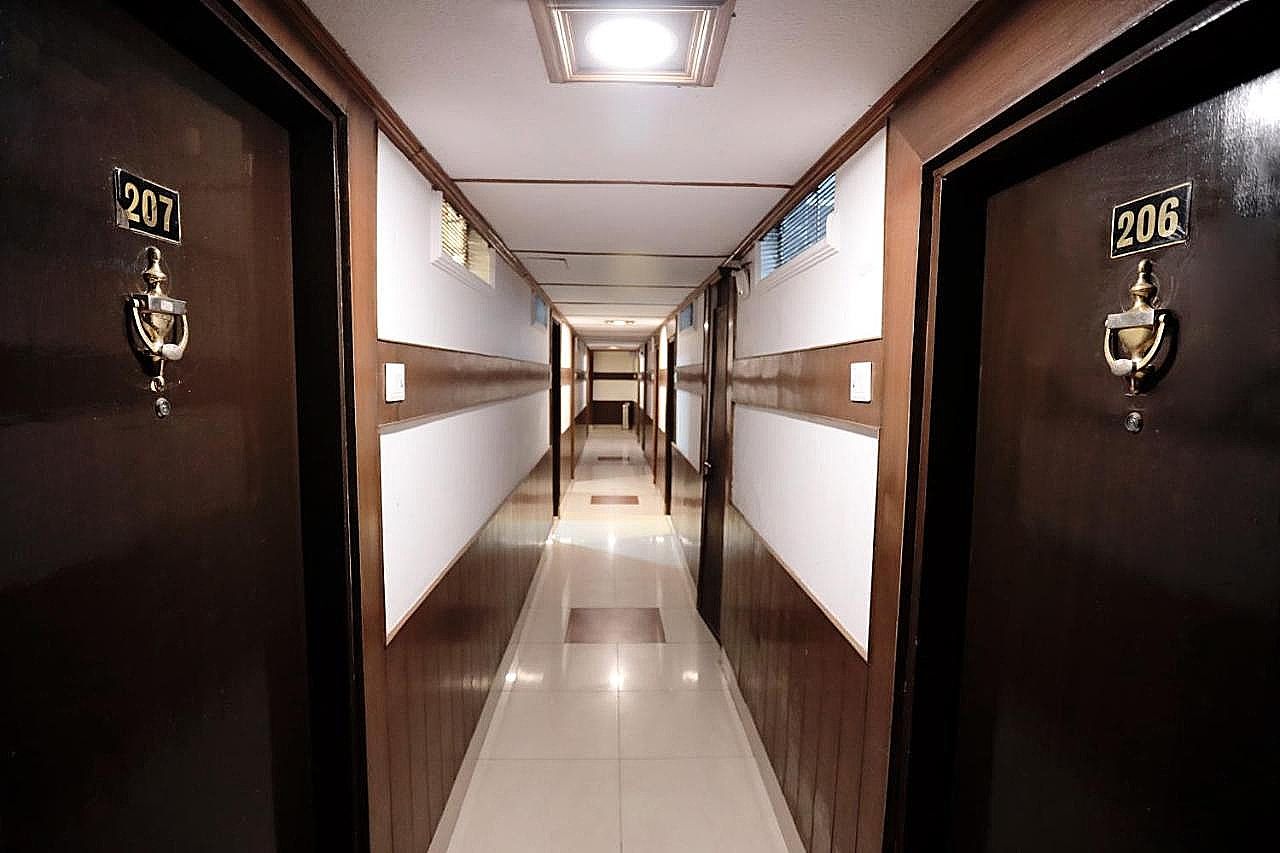 undefined Calux Hill Queen - Formerly Amara at Mall Road with Parking 4