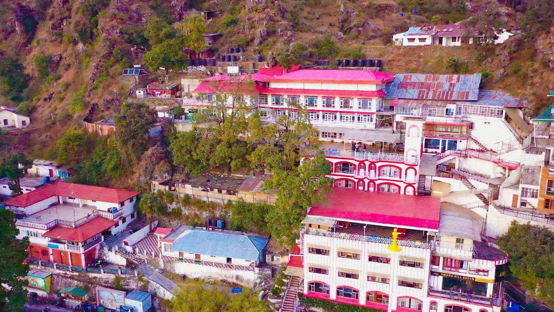undefined Calux Hill Queen - Formerly Amara at Mall Road with Parking 9