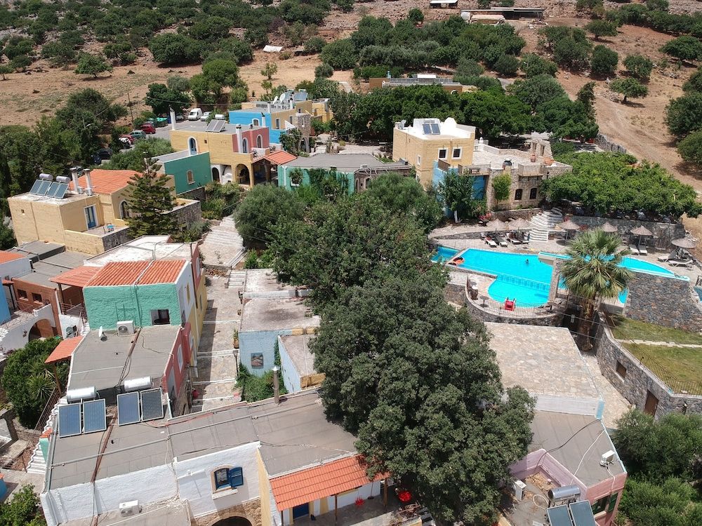 Arolithos Traditional Cretan Village Standard Quadruple Room 4
