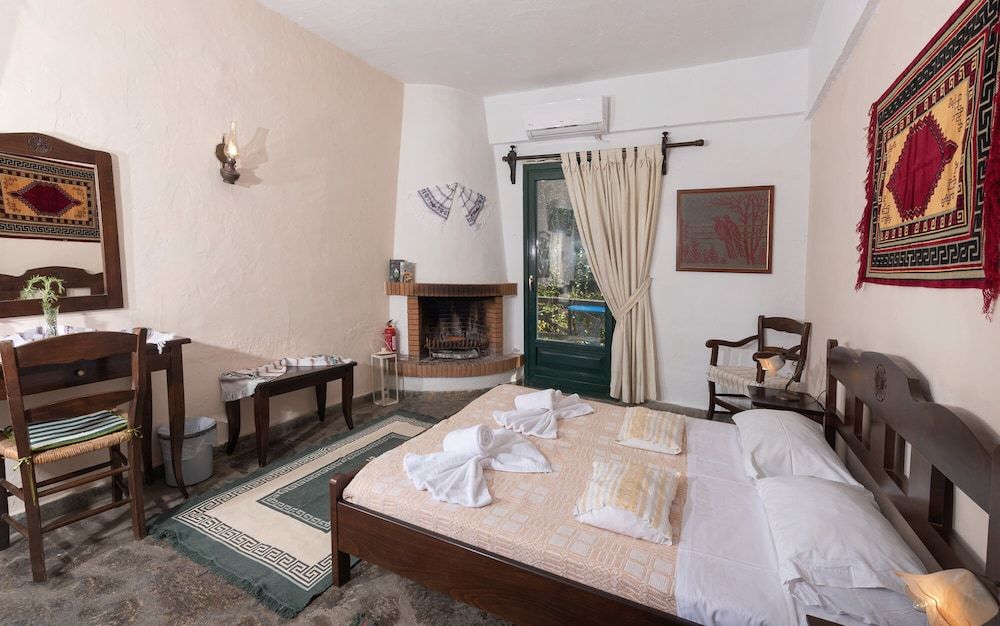 Arolithos Traditional Cretan Village Standard Quadruple Room 7