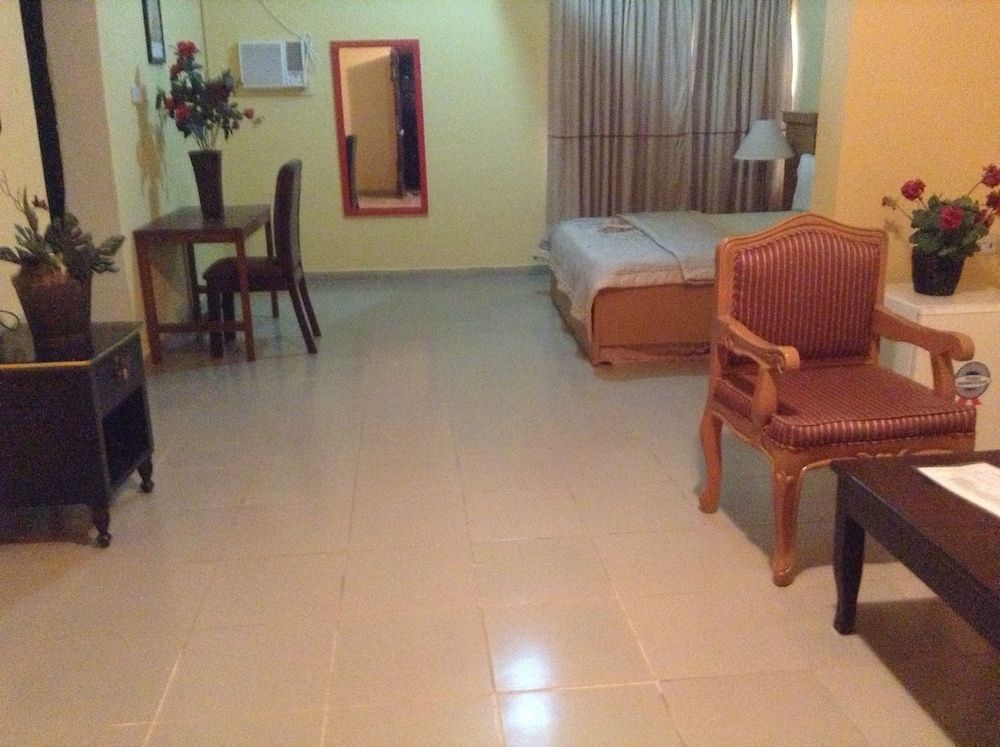 Pinnacle Hotels and Suites