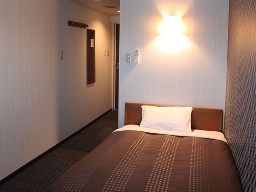 Single Room, Smoking