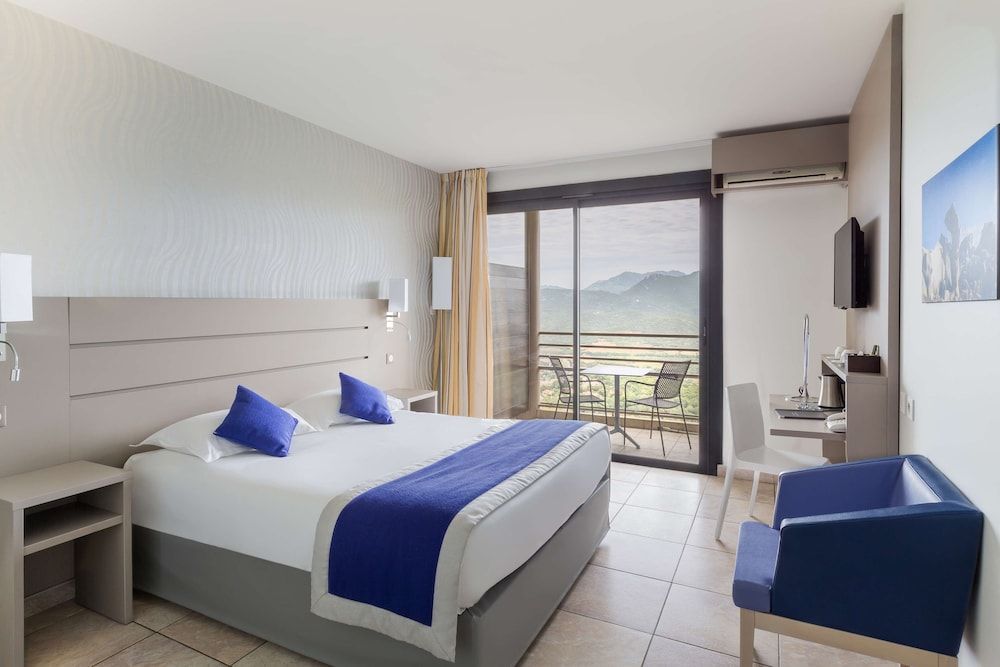 Superior Room, 1 Queen Bed, Balcony, Mountain View (Twin bed on request)
