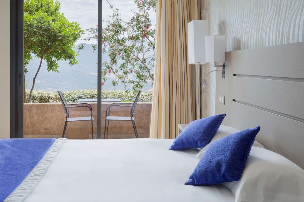 Comfort Room, 1 Queen Bed, Non Smoking, Hill View