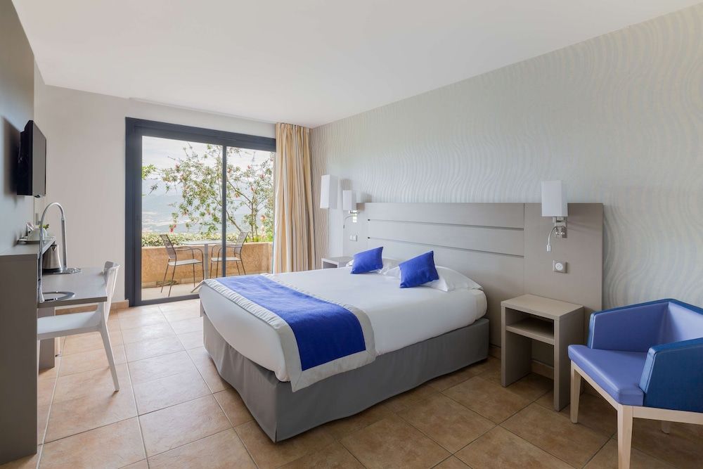 Comfort Room, 1 Queen Bed, Non Smoking, Hill View