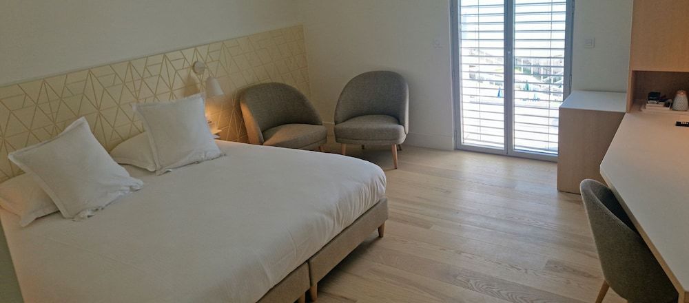 Premium Double Room, 1 King Bed, Balcony, Lake View