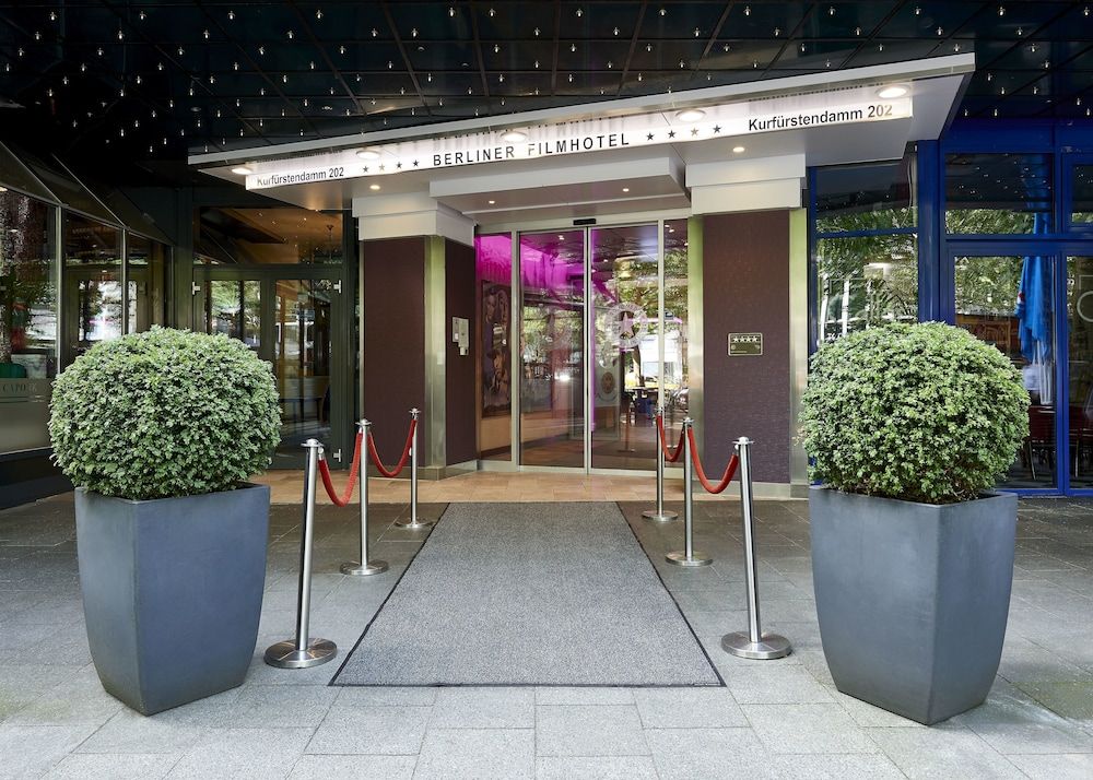 undefined Hollywood Media Hotel 8