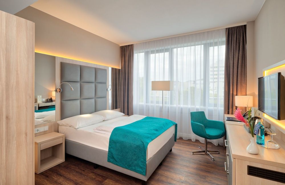 Hollywood Media Hotel Deluxe Room 3