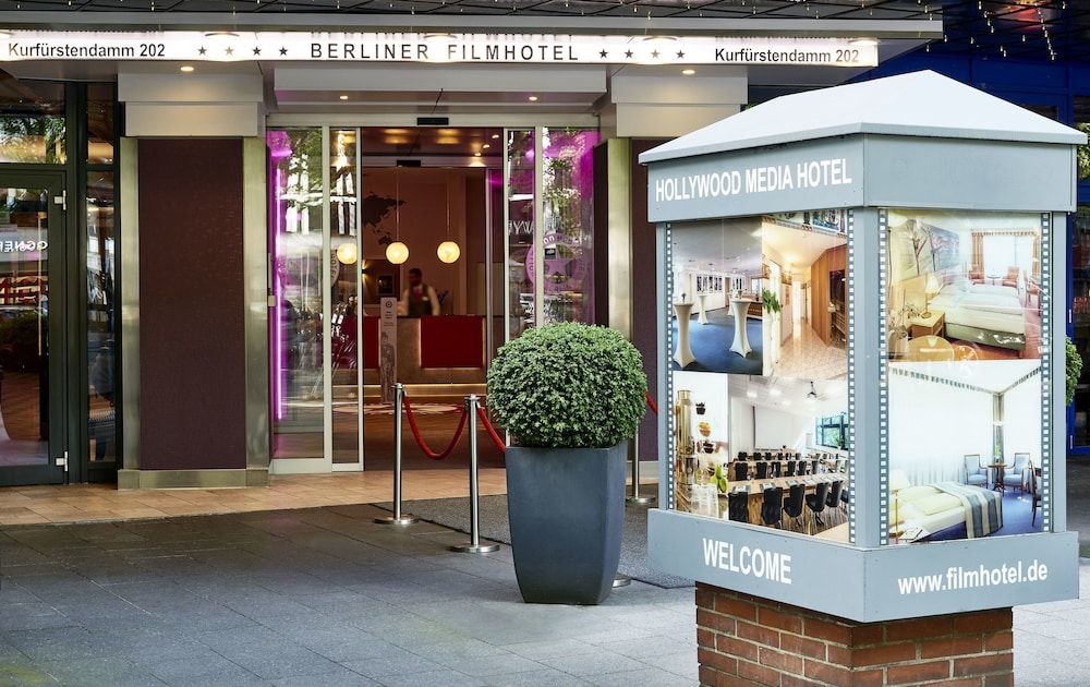 undefined Hollywood Media Hotel 9