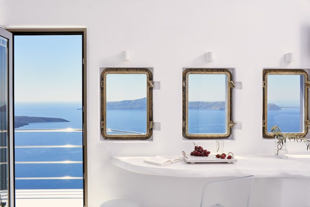 Superior Double Room (Caldera View)