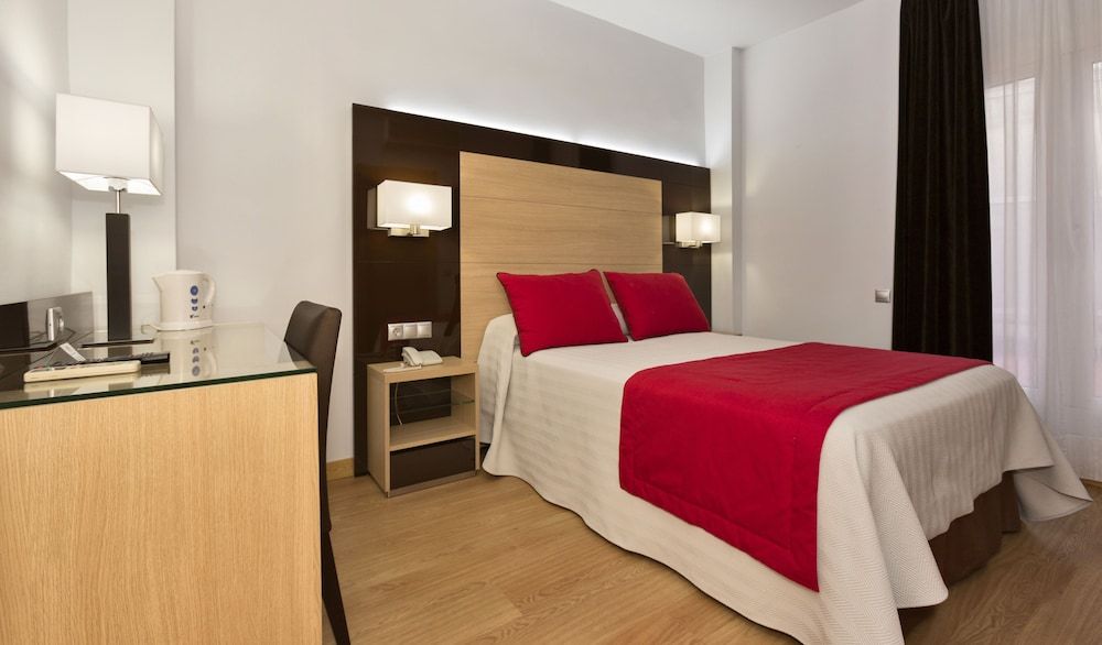 Hotel Baviera Standard Room 8