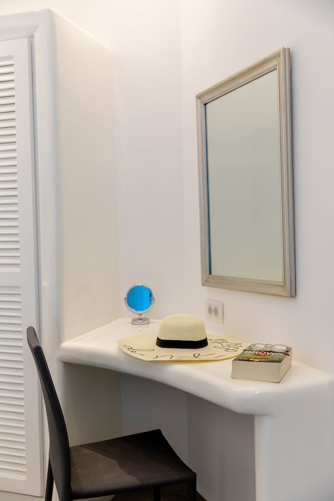 Hotel Nikolas Standard Room 9