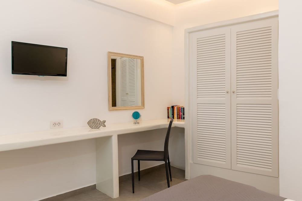 Hotel Nikolas Standard Room 11