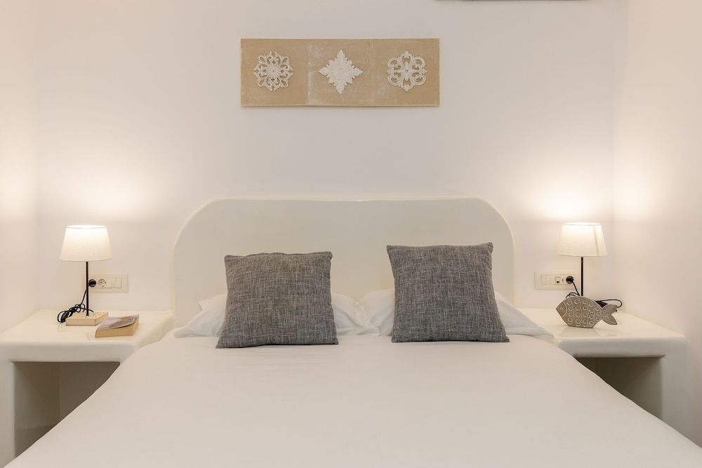 Hotel Nikolas Standard Room 3