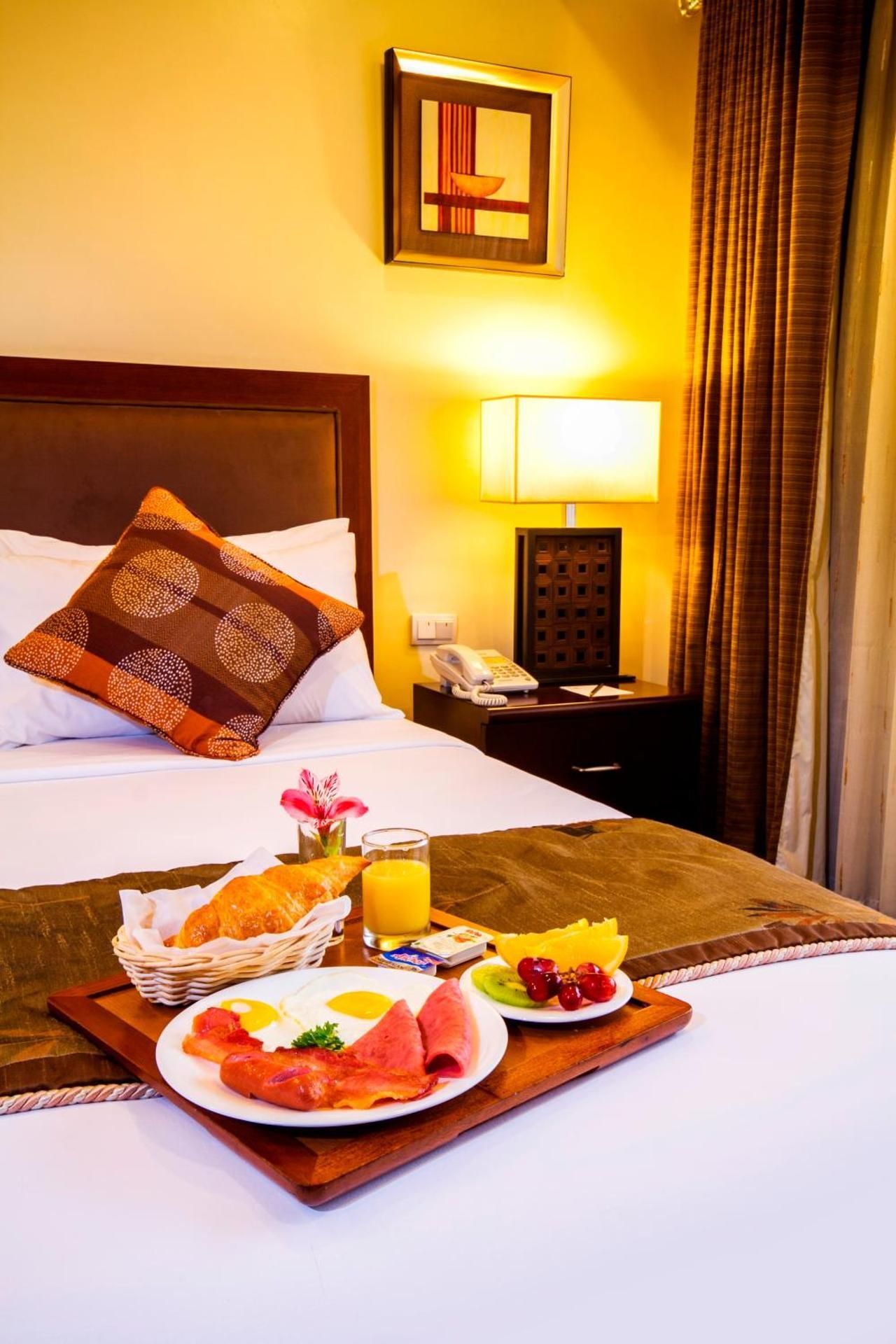 AIM Conference Center Manila Deluxe Queen Room