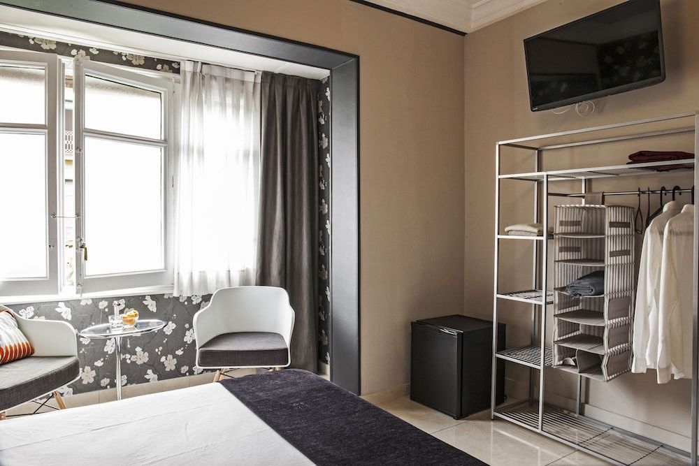 Ainb B&B Eixample Muntaner Standard Double or Twin Room 22