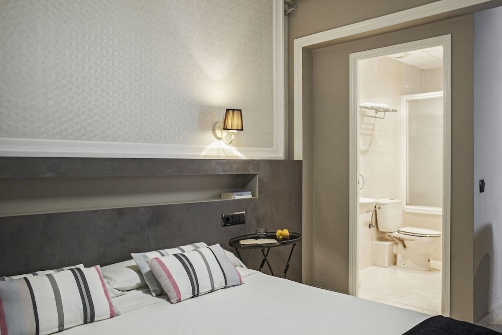 Ainb B&B Eixample Muntaner Standard Double or Twin Room 23