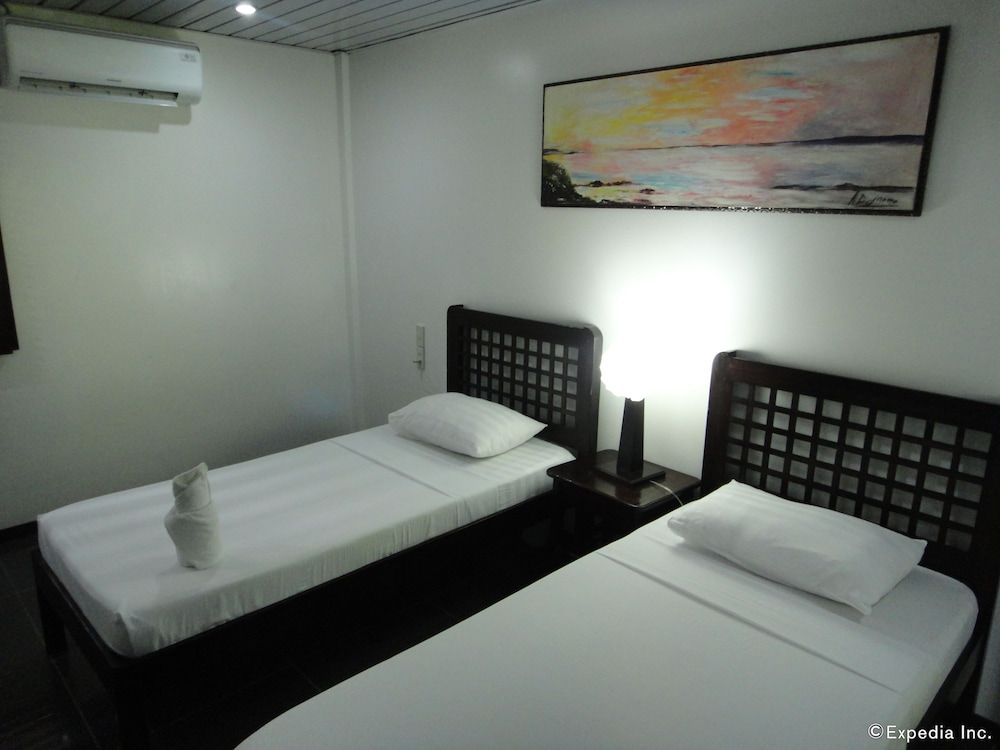 Balay Tuko Garden Inn Deluxe Twin Room 3