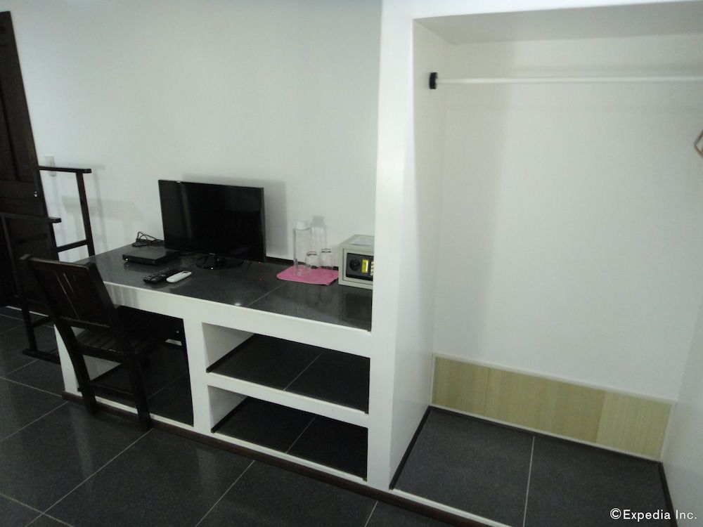 Balay Tuko Garden Inn Deluxe Twin Room 6